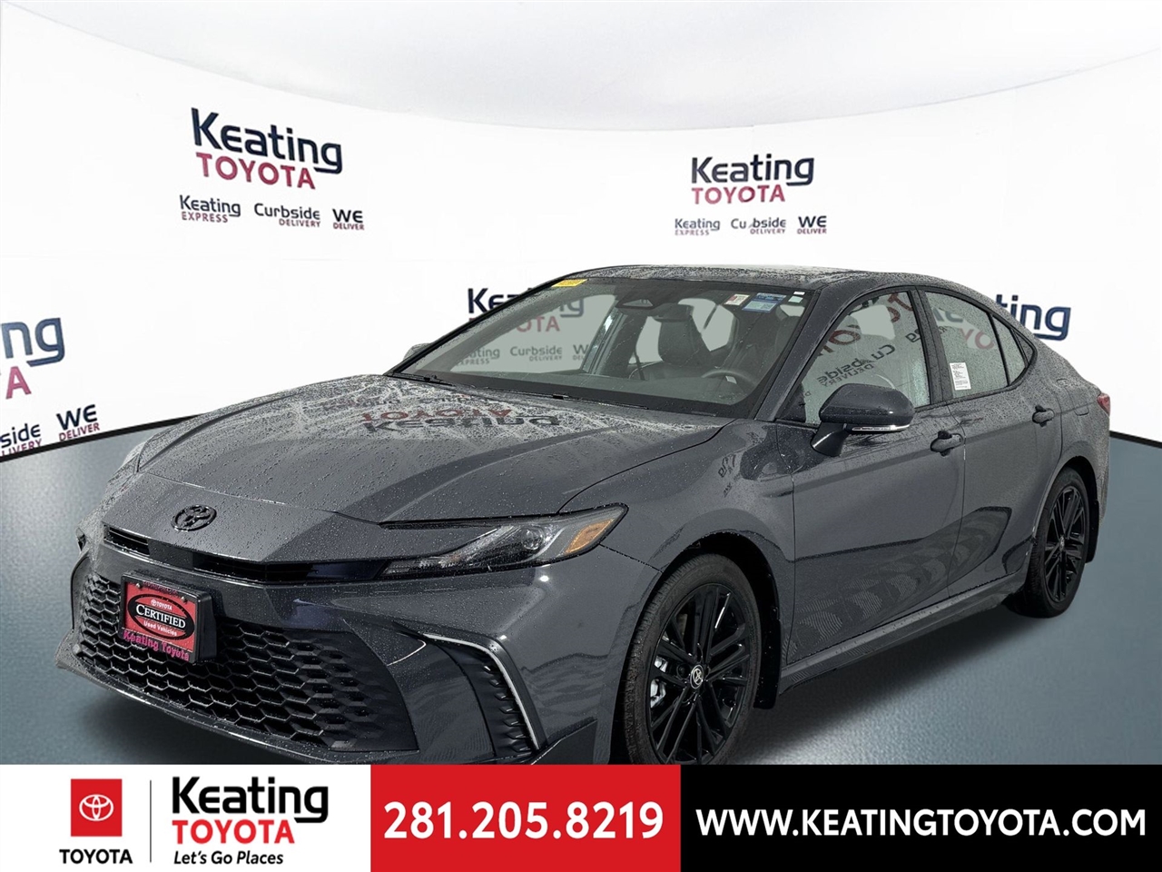 Toyota Camry Hybrid XLE 2025