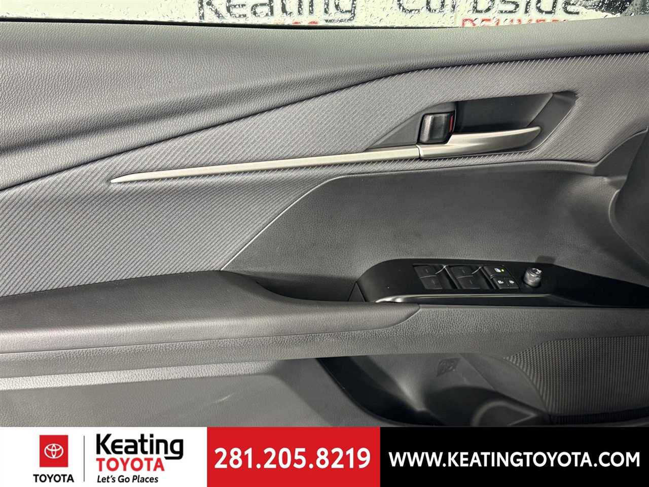 Toyota Camry Hybrid XLE 2025