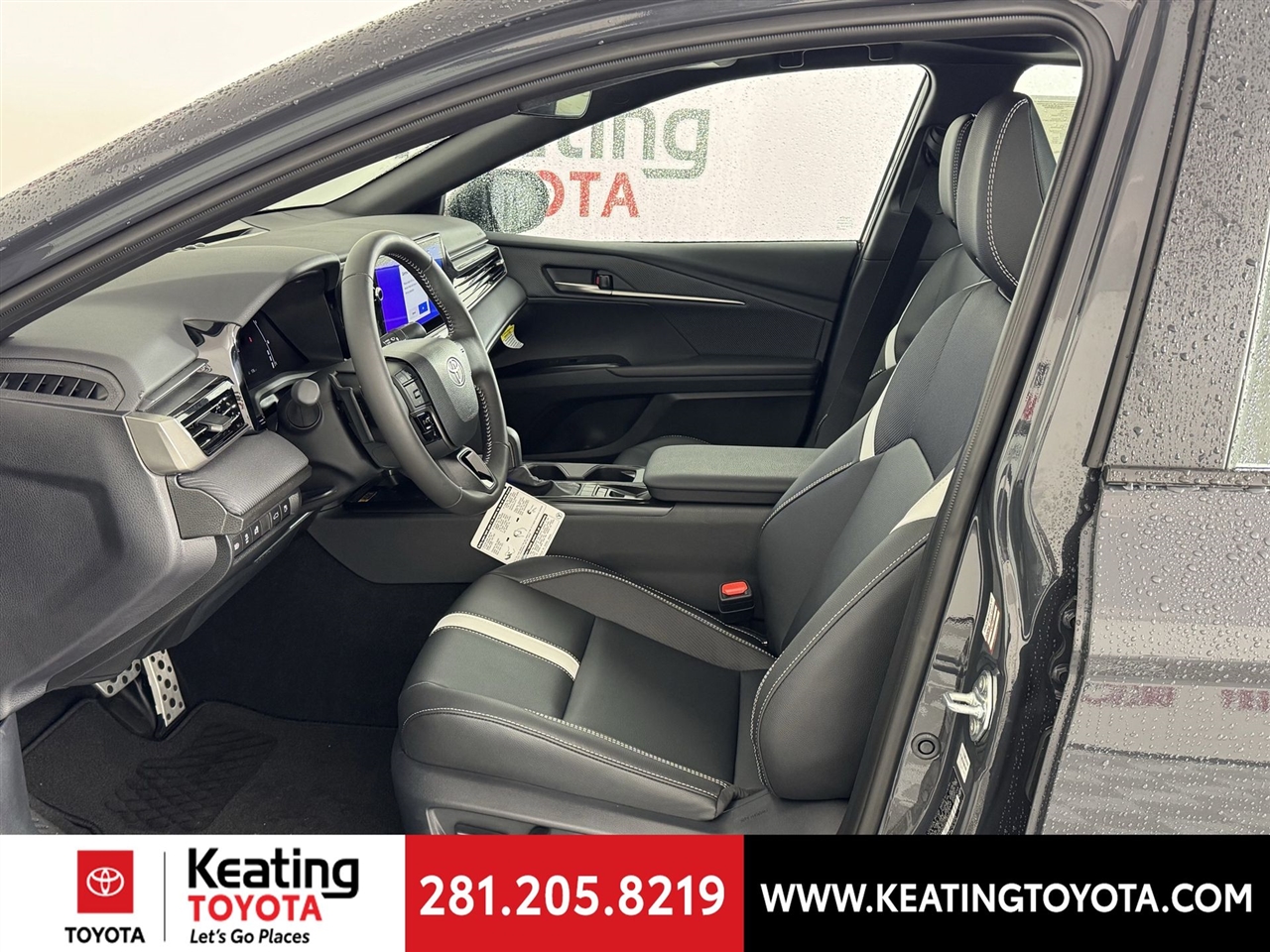 Toyota Camry Hybrid XLE 2025