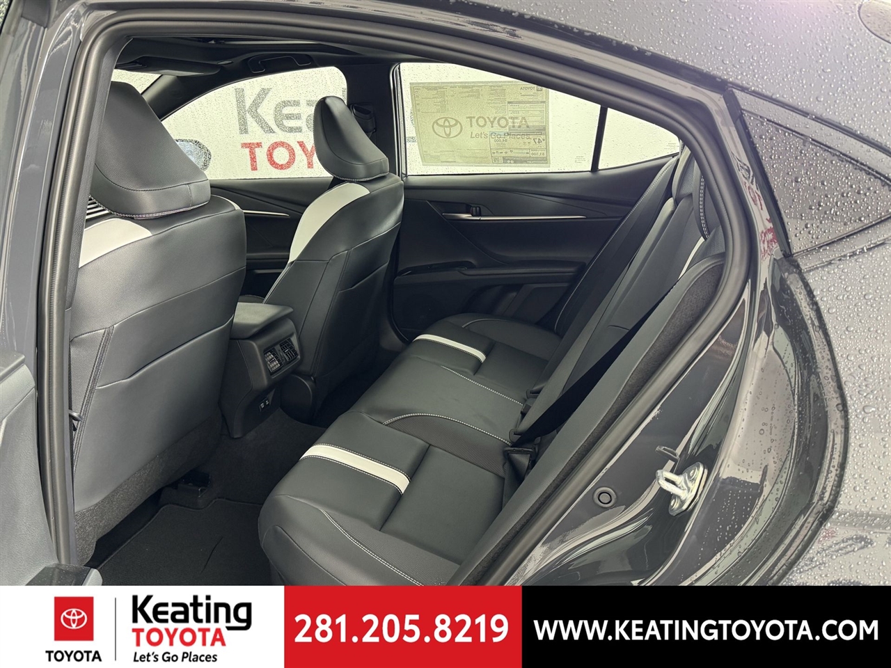 Toyota Camry Hybrid XLE 2025