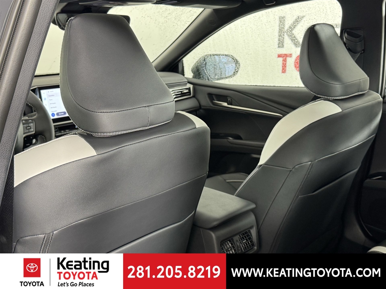 Toyota Camry Hybrid XLE 2025