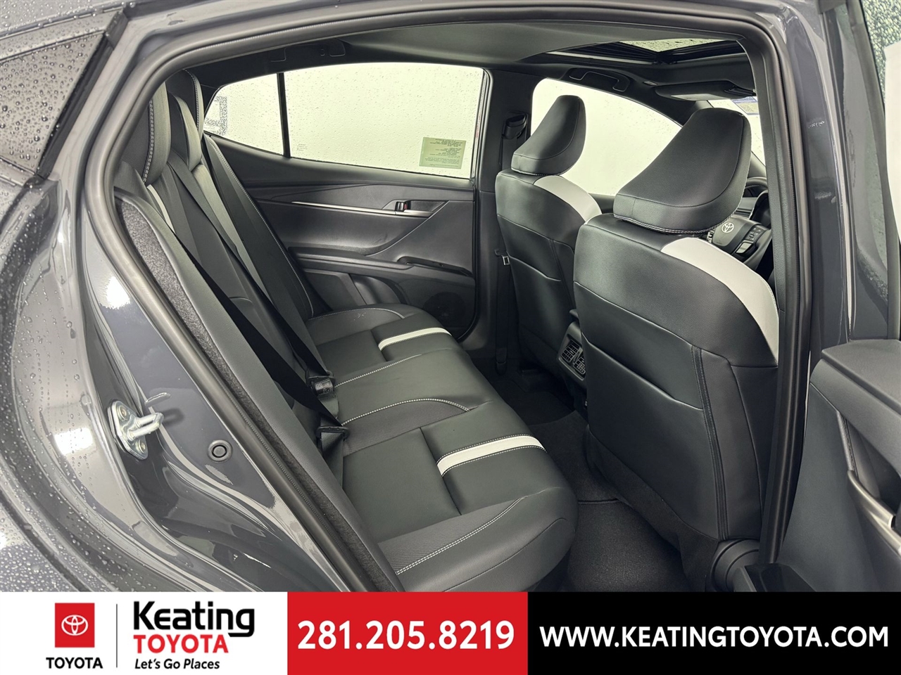 Toyota Camry Hybrid XLE 2025