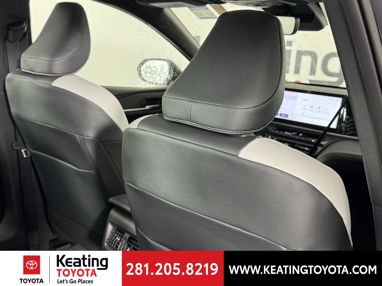 Toyota Camry Hybrid XLE 2025