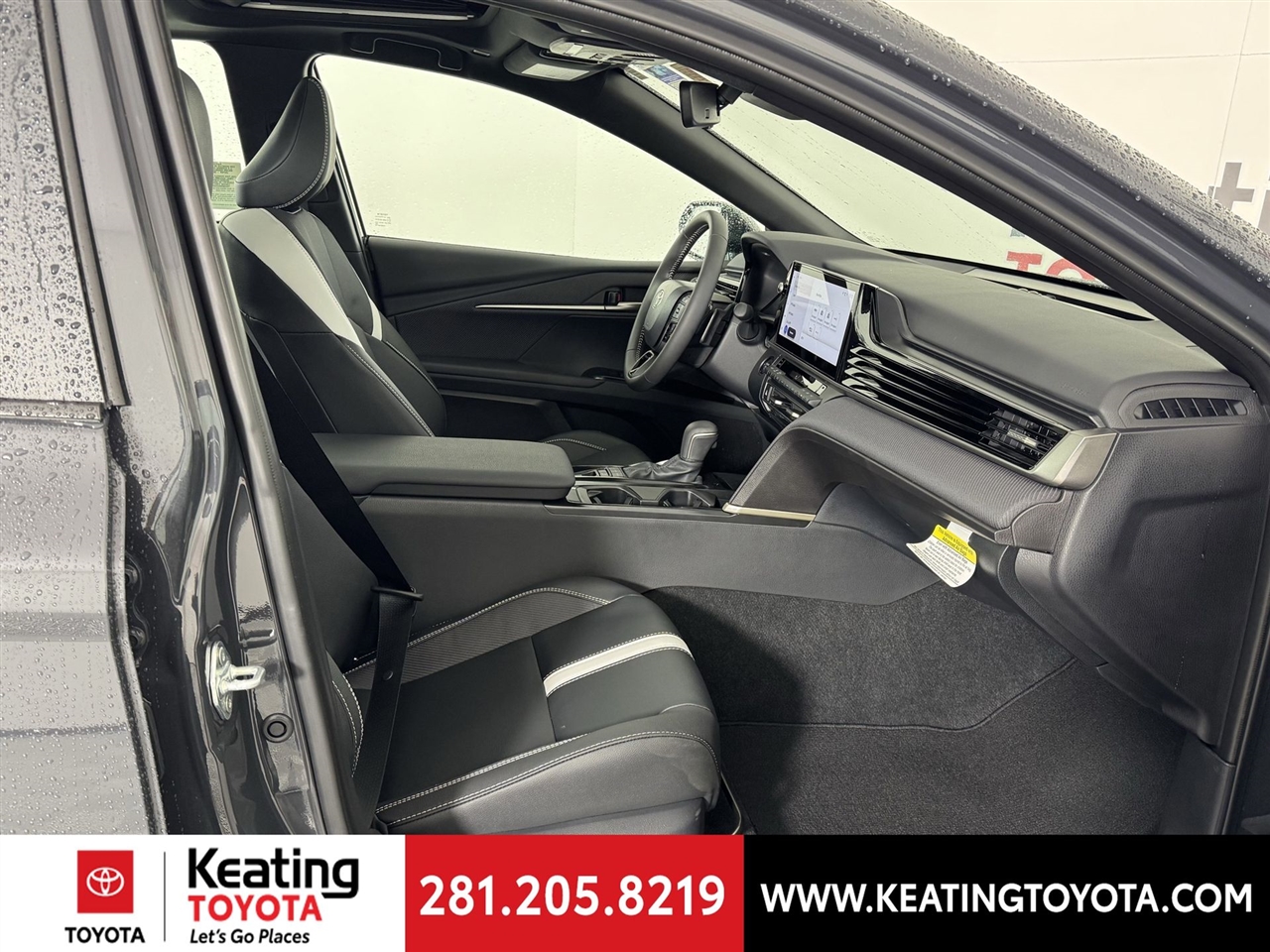 Toyota Camry Hybrid XLE 2025