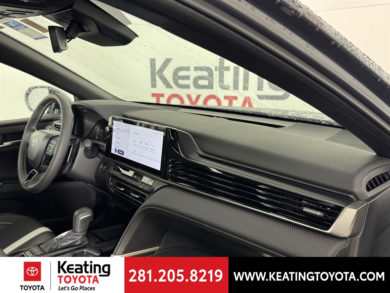 Toyota Camry Hybrid XLE 2025