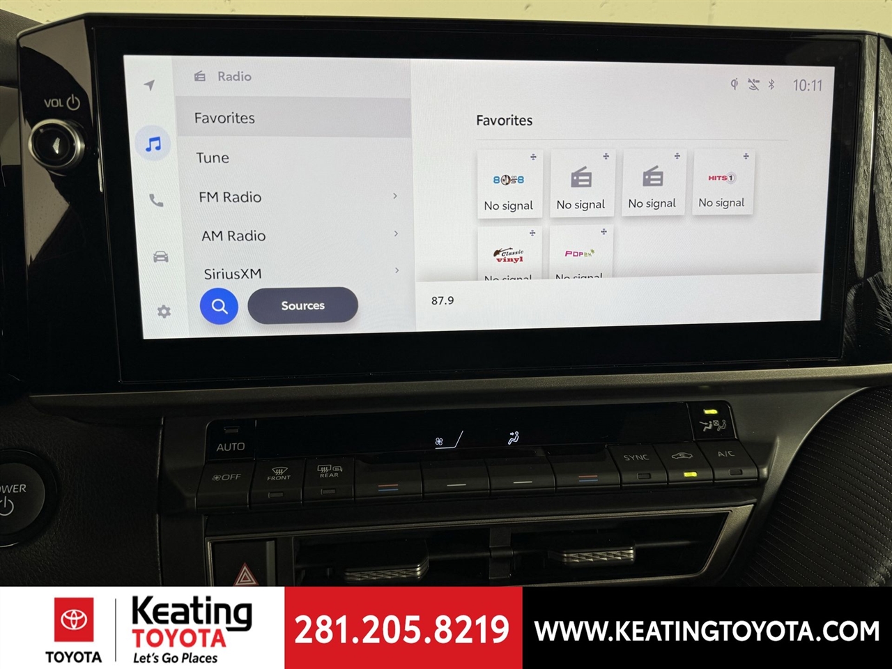 Toyota Camry Hybrid XLE 2025