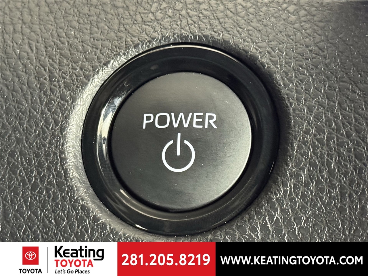 Toyota Camry Hybrid XLE 2025