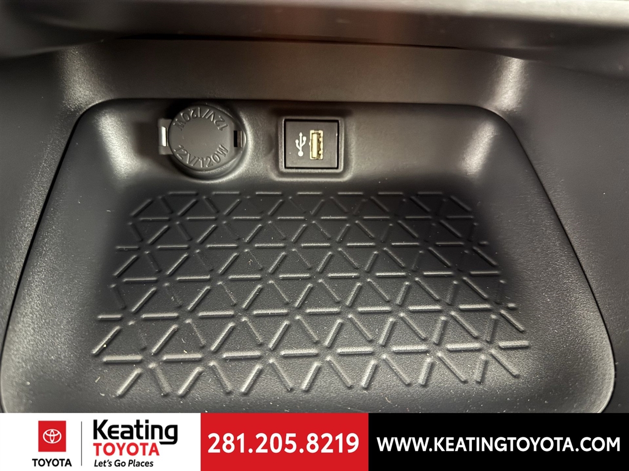 Toyota RAV4 XLE 2025