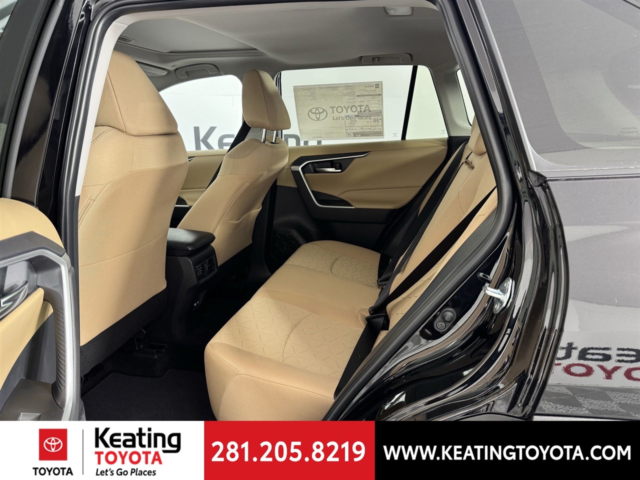 Toyota RAV4 XLE 2025