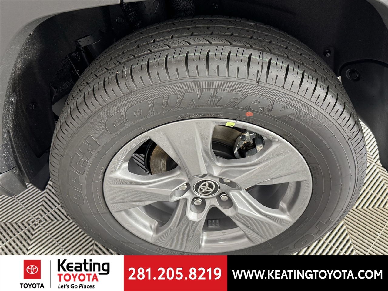 Toyota RAV4 XLE 2025