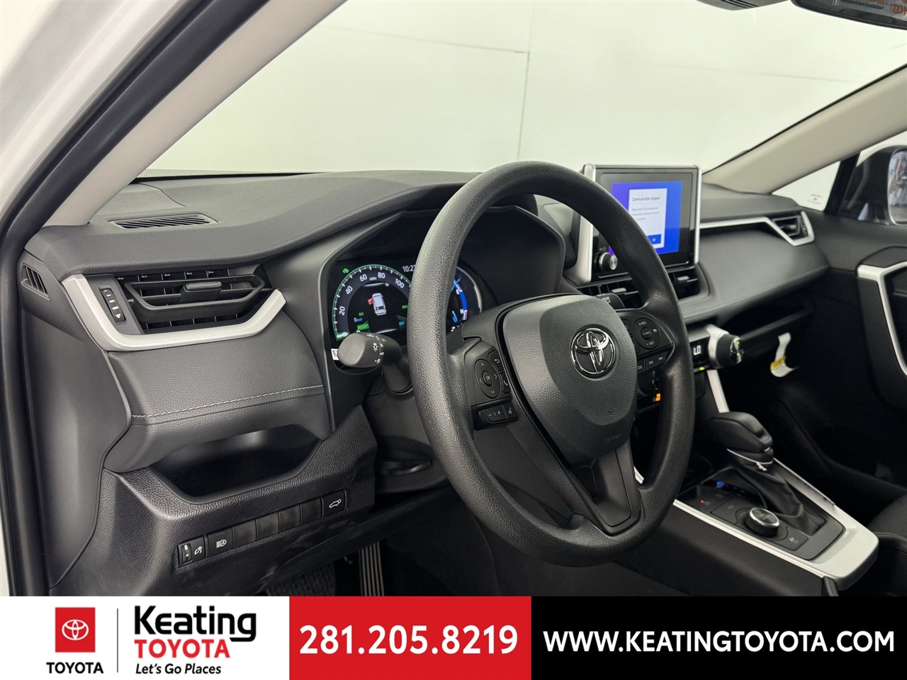 Toyota RAV4 Hybrid XLE 2025