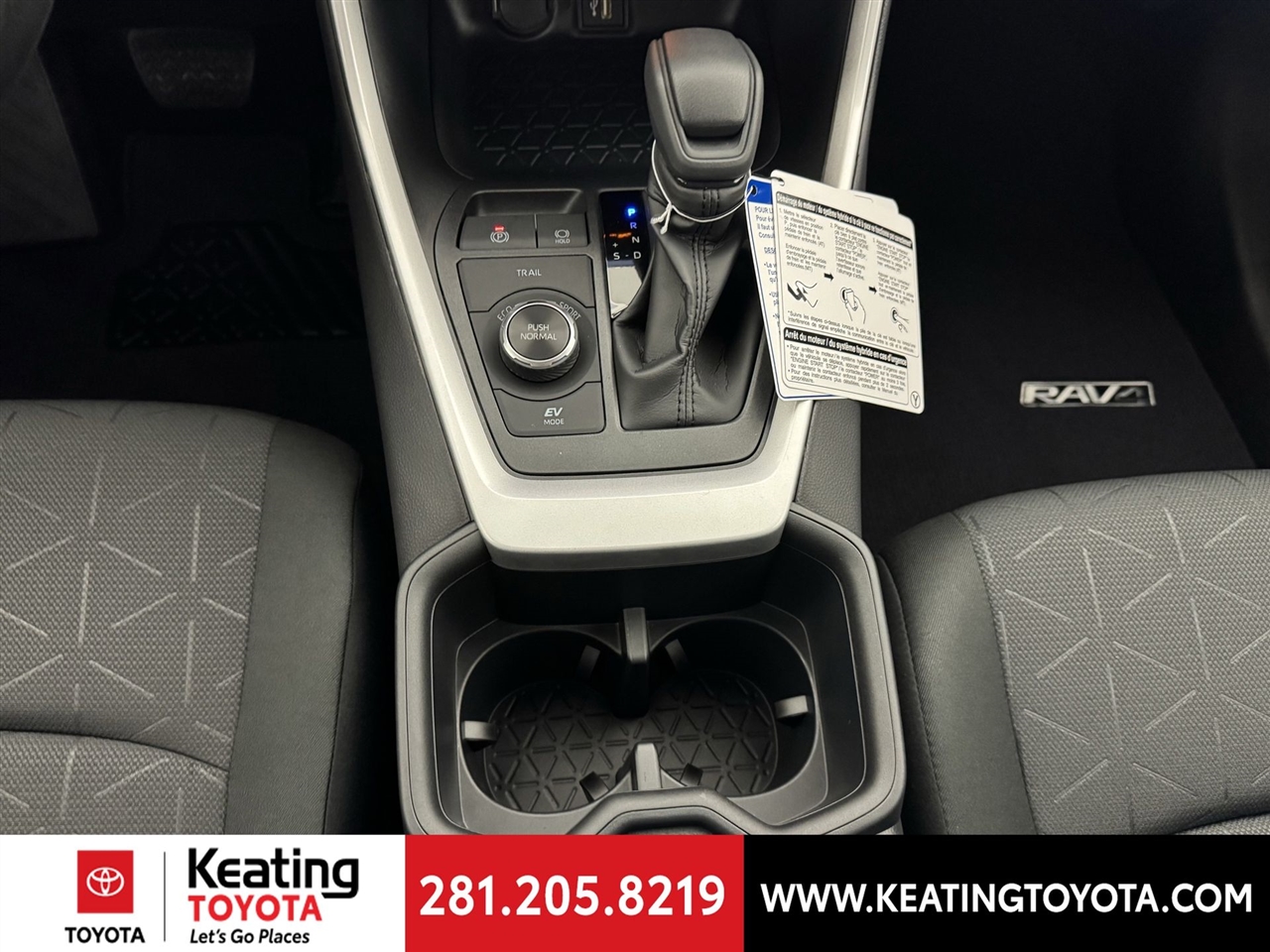 Toyota RAV4 Hybrid XLE 2025