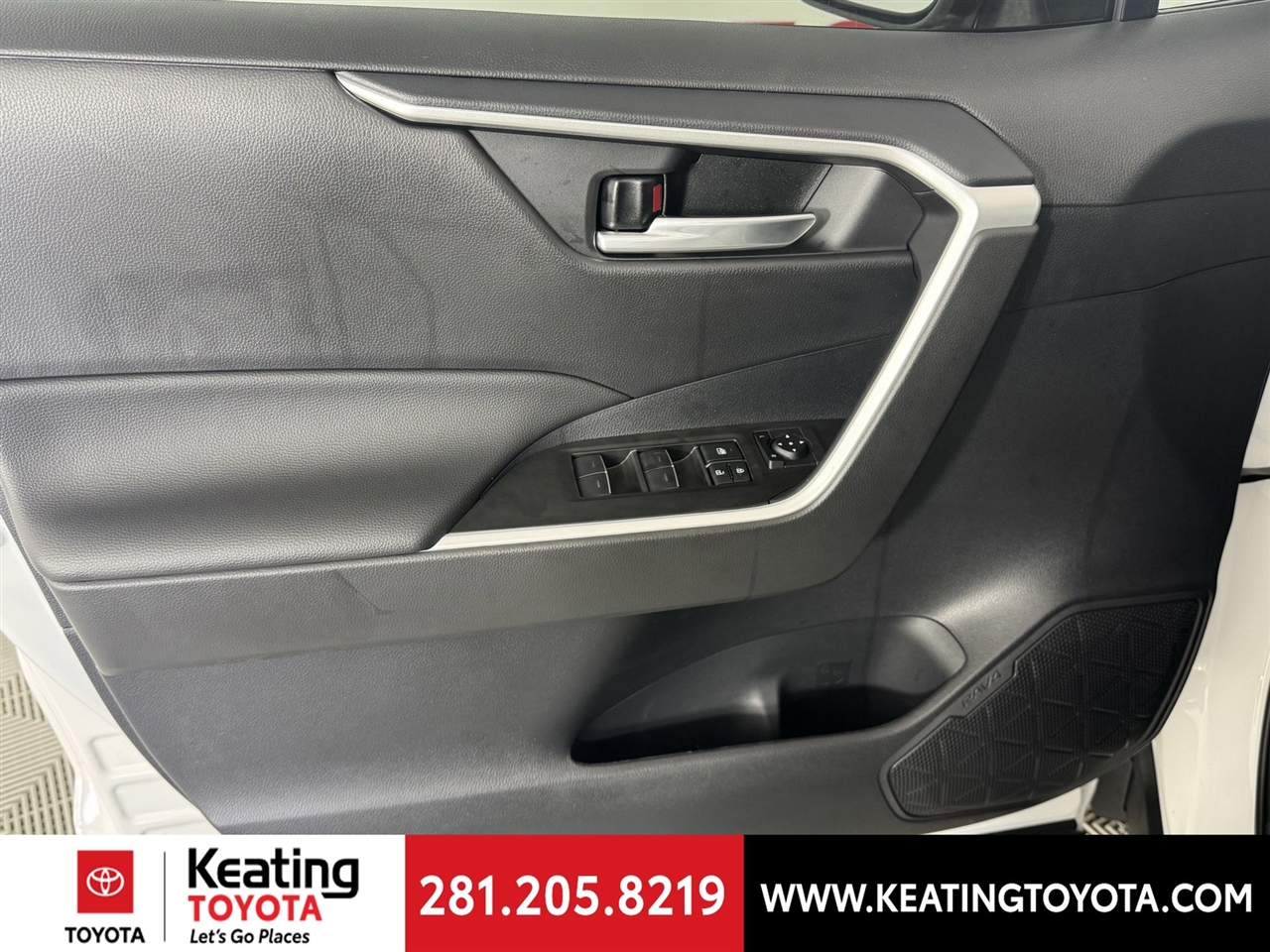 Toyota RAV4 Hybrid XLE 2025