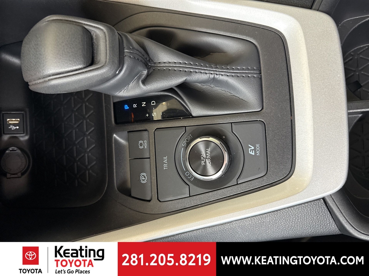 Toyota RAV4 Hybrid XLE 2025