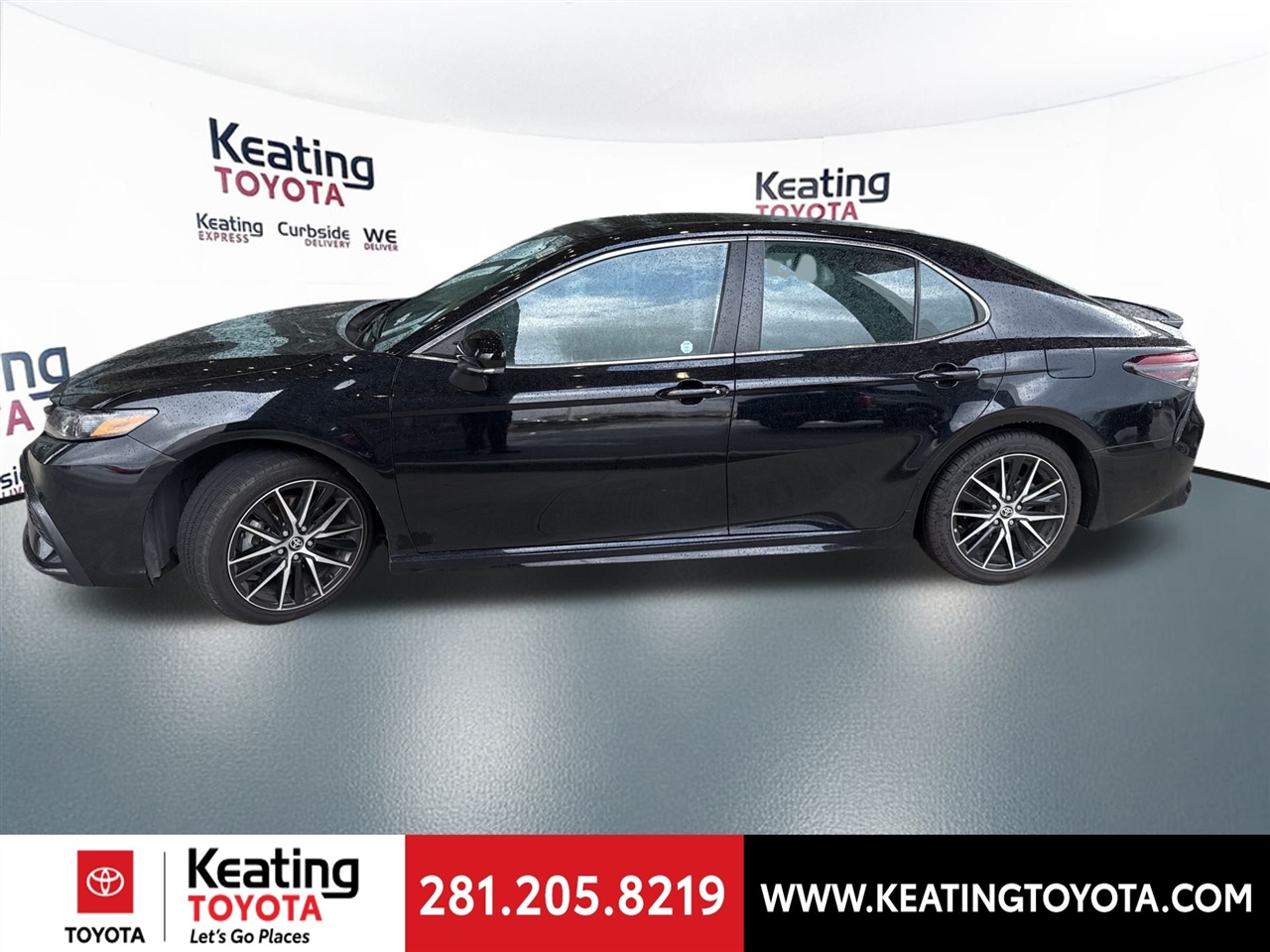 Toyota Camry SE 2023