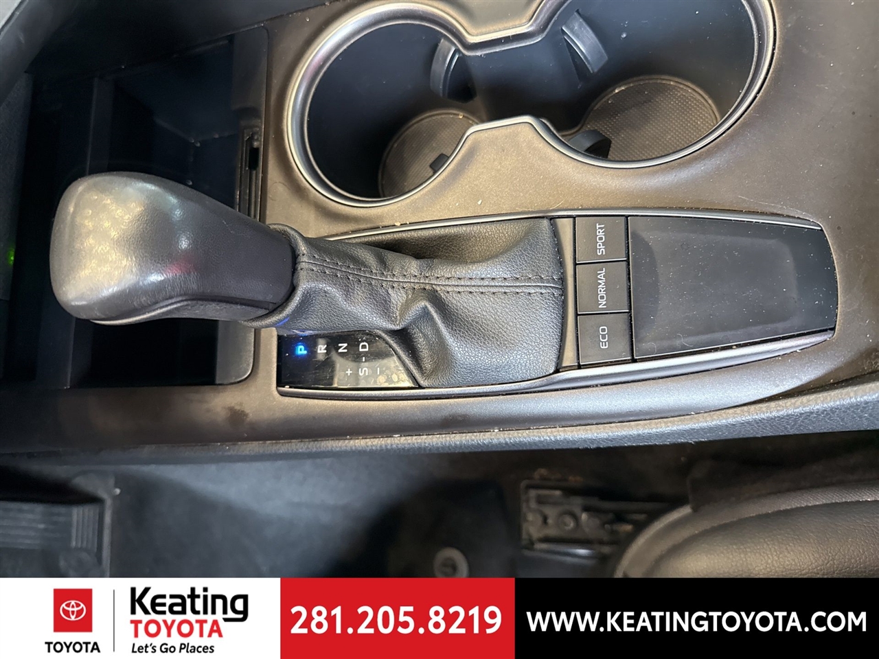 Toyota Camry SE 2023