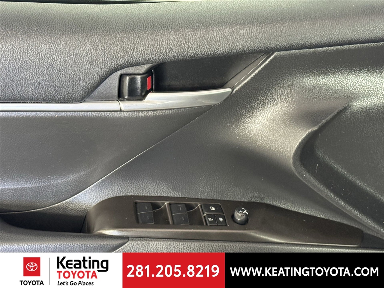 Toyota Camry SE 2023