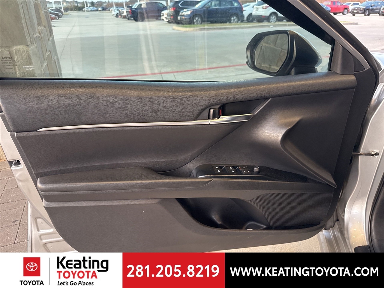 Toyota Camry SE 2020