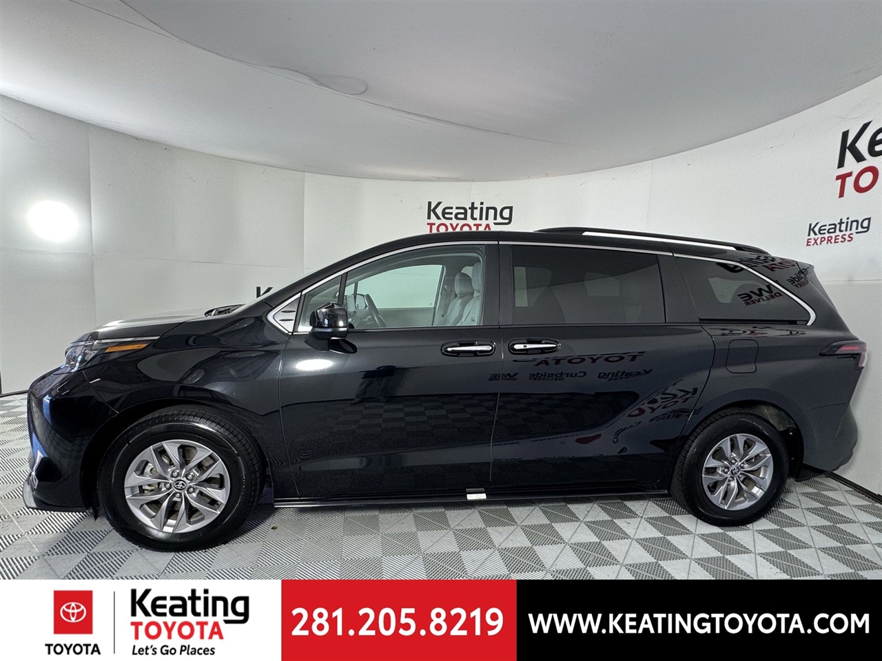 Toyota Sienna XLE 7-Passenger 2024