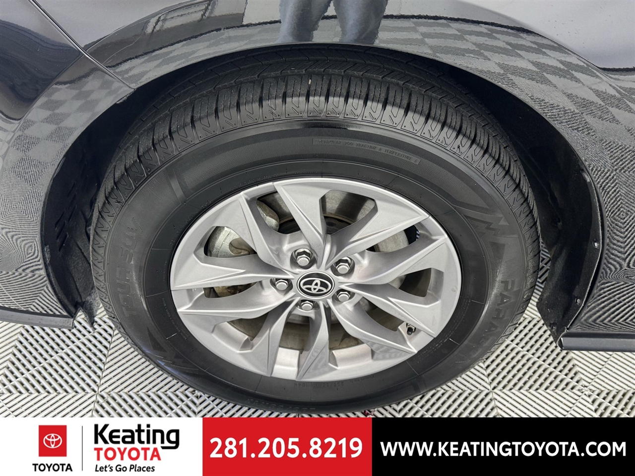 Toyota Sienna XLE 7-Passenger 2024