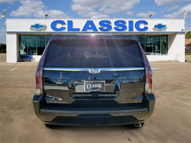 Cadillac Escalade Standard 2WD 2018