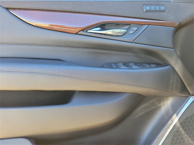 Cadillac Escalade Standard 2WD 2018