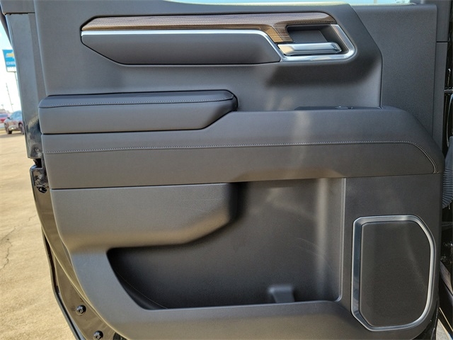 Chevrolet Silverado 1500 LT-L Crew Cab 4WD 2023