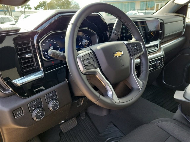 Chevrolet Silverado 1500 LT-L Crew Cab 4WD 2023