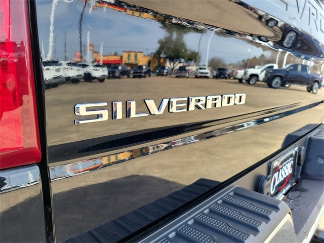 Chevrolet Silverado 1500 LT-L Crew Cab 4WD 2023