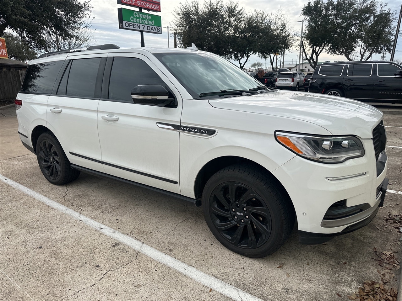 Lincoln Navigator Base 2022