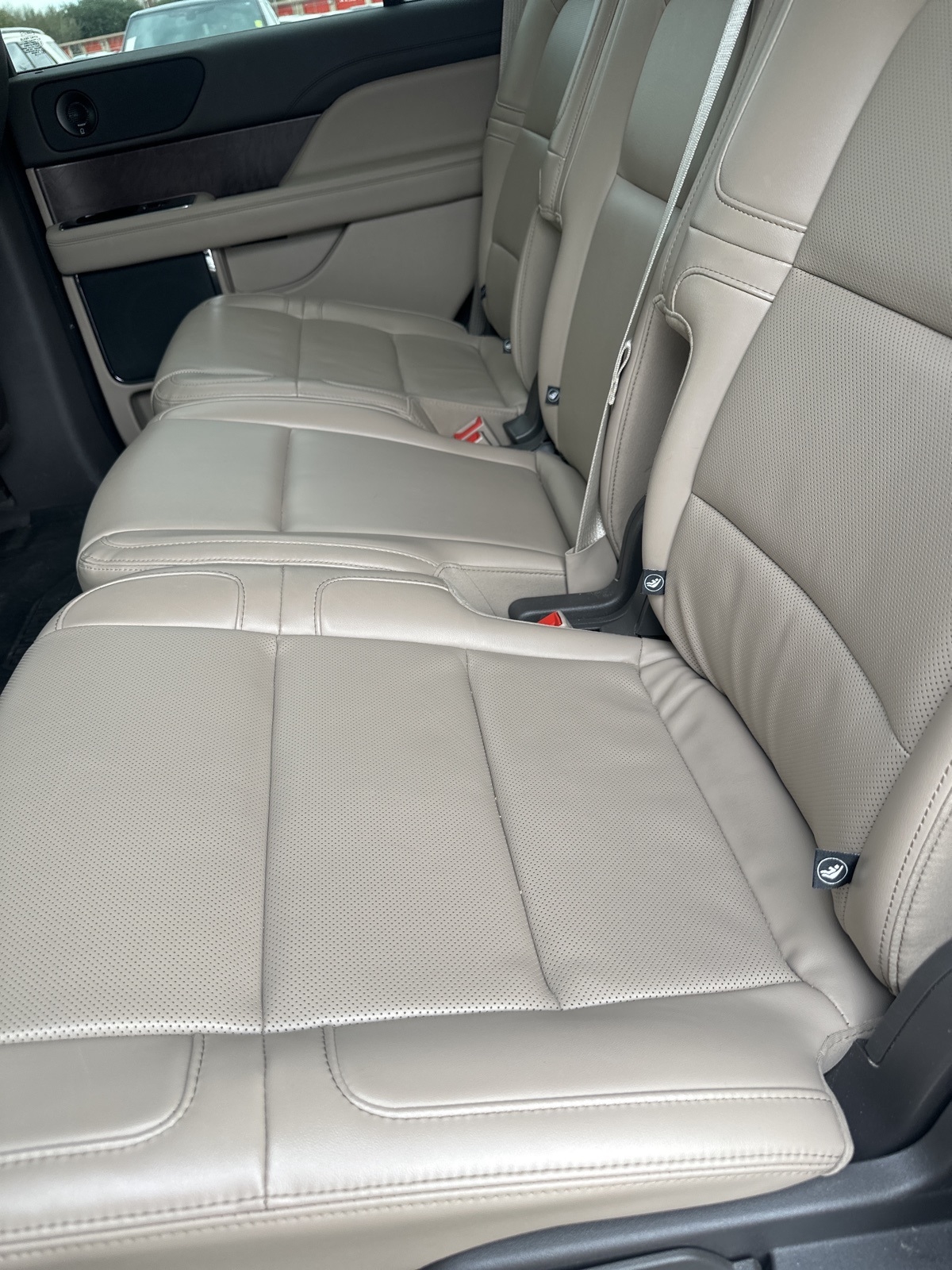 Lincoln Navigator Base 2022