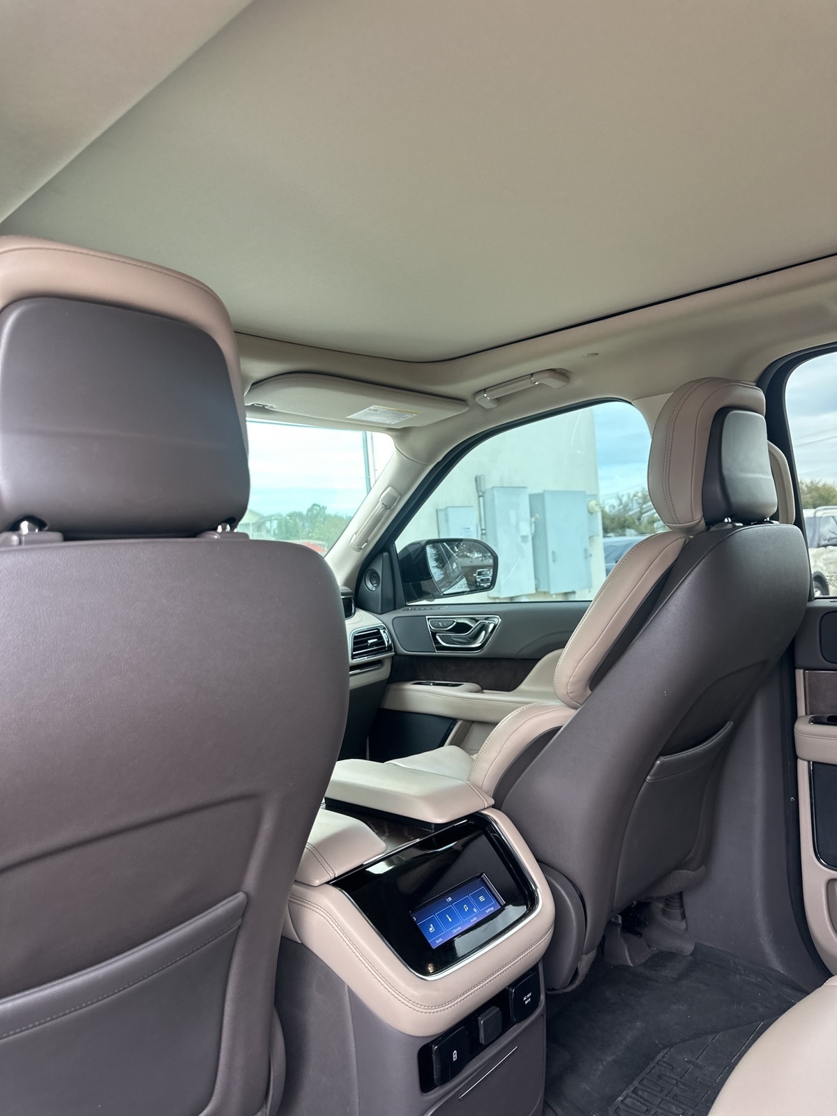 Lincoln Navigator Base 2022