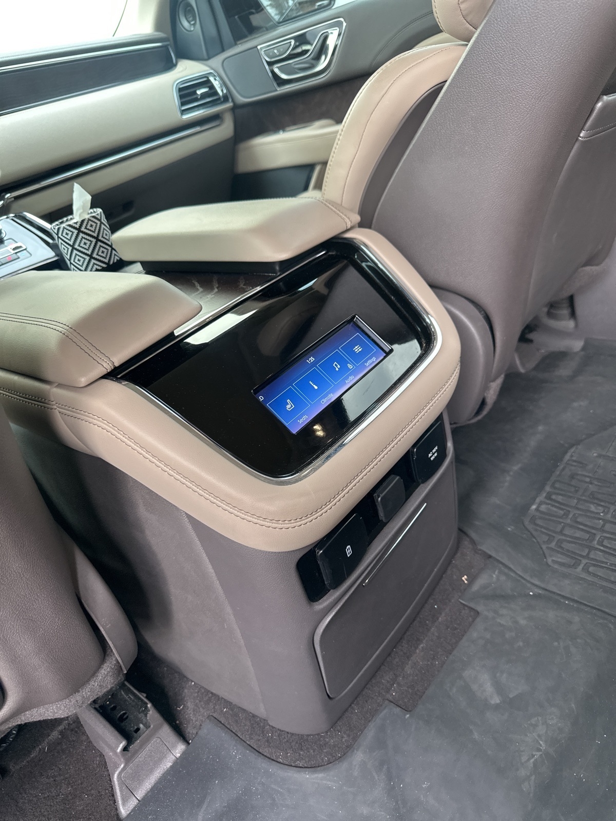 Lincoln Navigator Base 2022