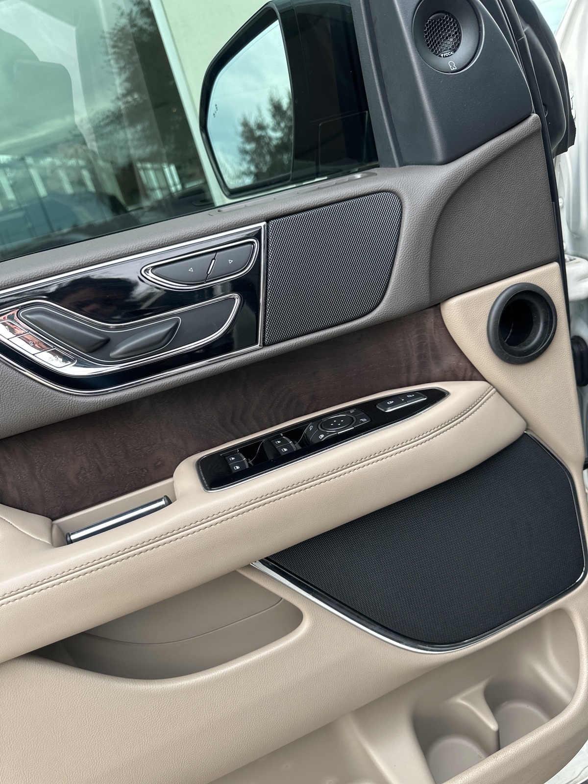 Lincoln Navigator Base 2022