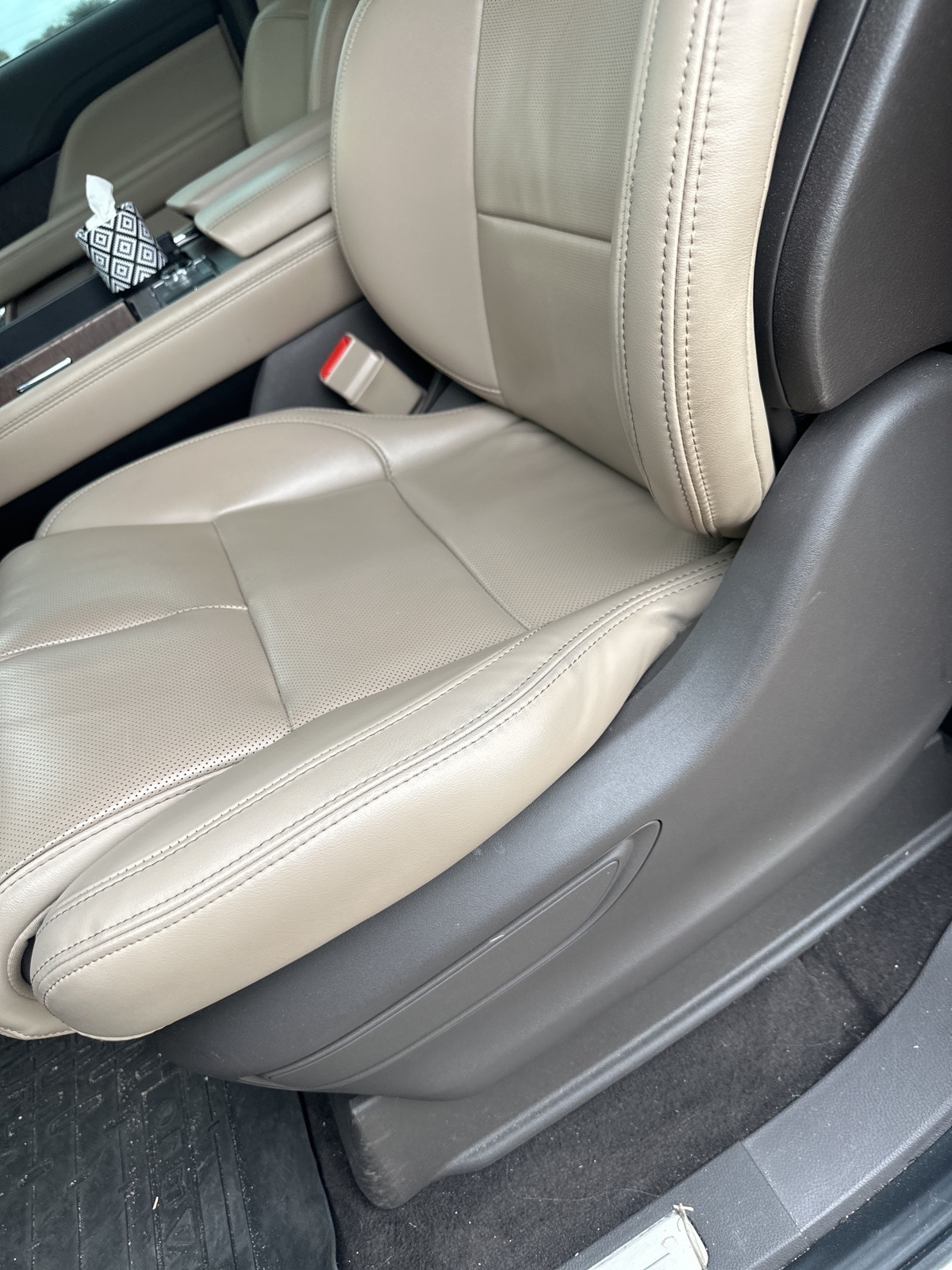 Lincoln Navigator Base 2022