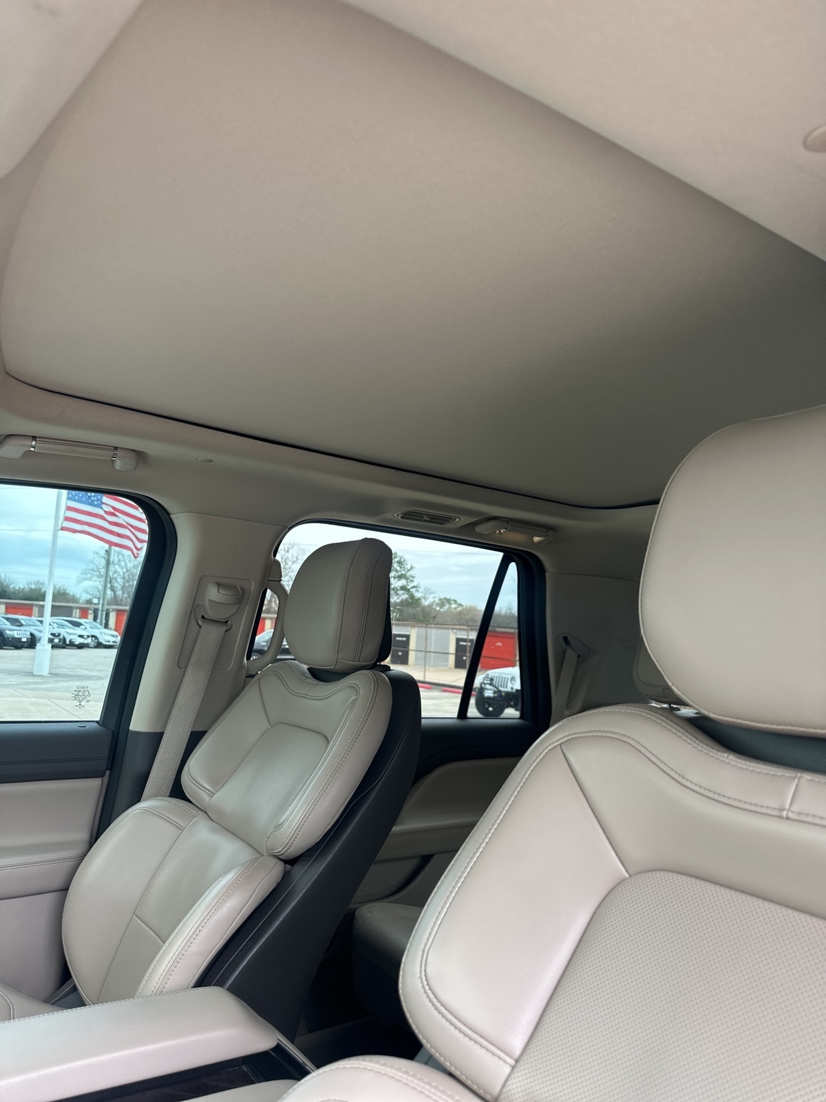 Lincoln Navigator Base 2022