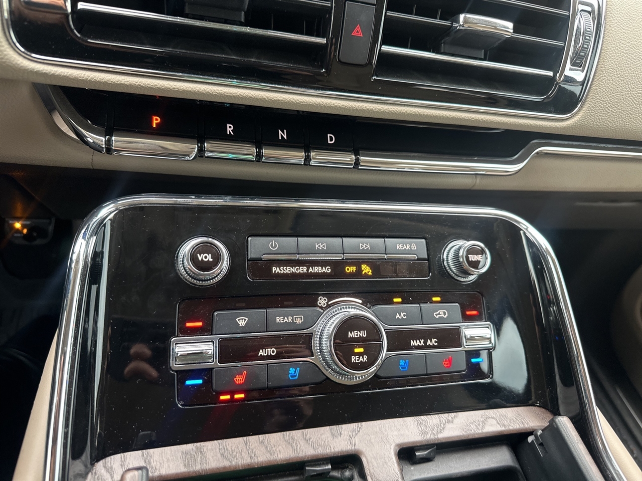 Lincoln Navigator Base 2022