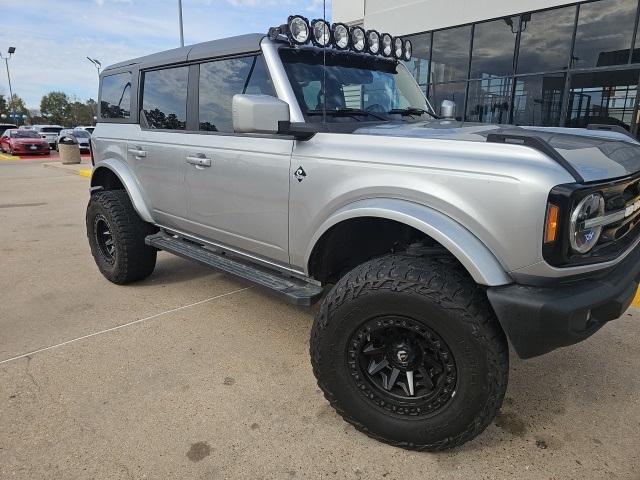 Ford Bronco Outer Banks 4-Door w/Advanced 2023