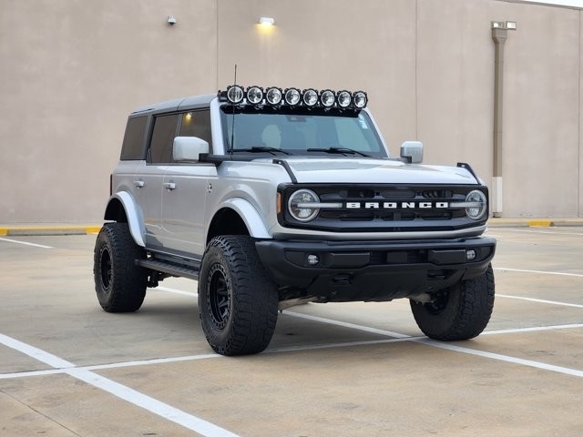 Ford Bronco Outer Banks 4-Door w/Advanced 2023