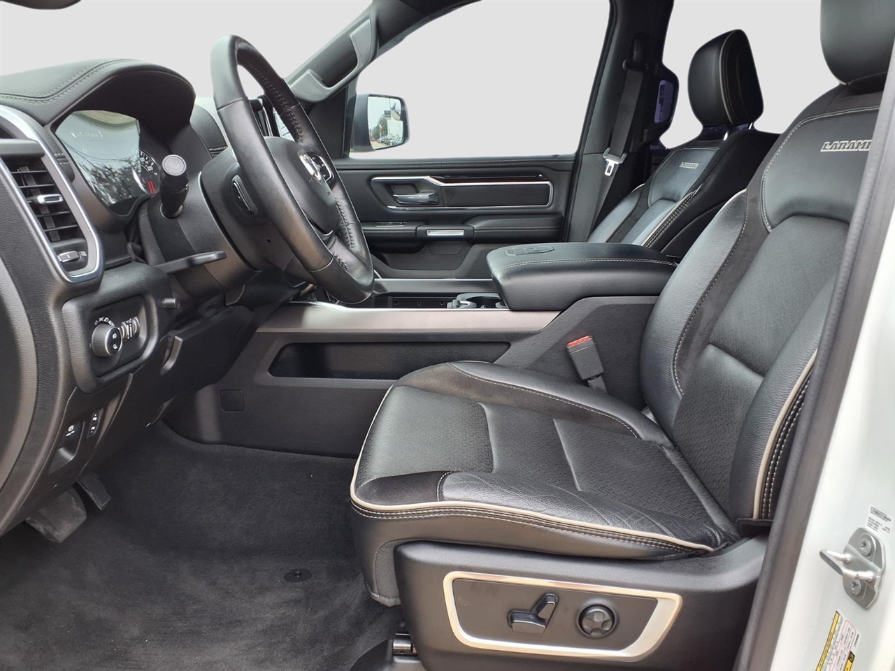 RAM 1500 Laramie Crew Cab SWB 2WD 2020