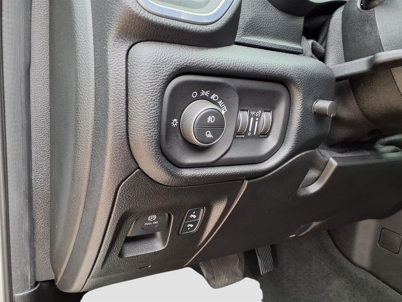 RAM 1500 Laramie Crew Cab SWB 2WD 2020