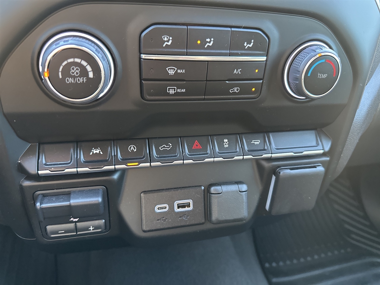 Chevrolet Silverado 1500 Custom Crew Cab 2WD 2025