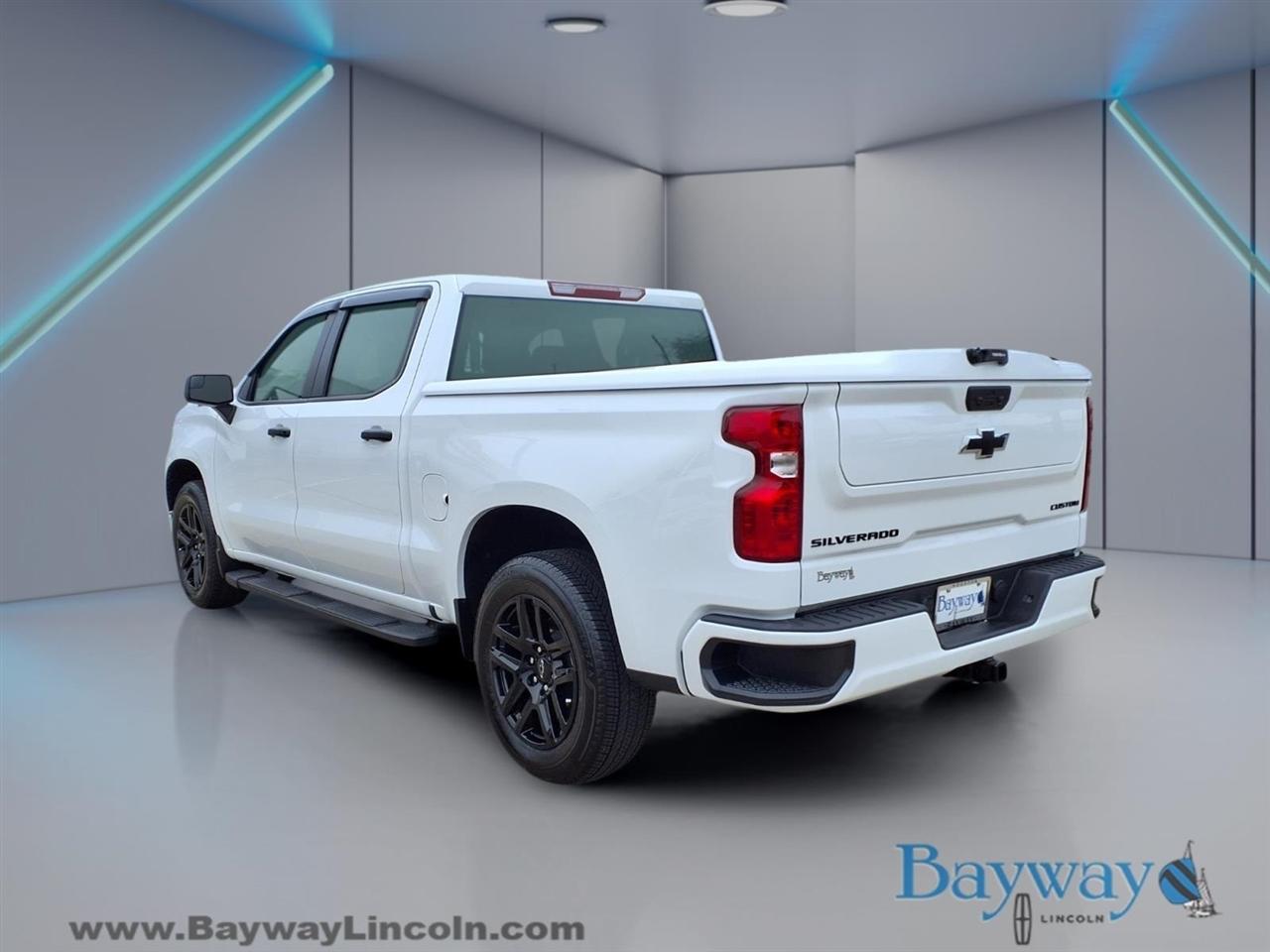 Chevrolet Silverado 1500 Custom Crew Cab 2WD 2025