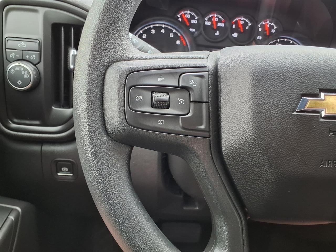 Chevrolet Silverado 1500 Custom Crew Cab 2WD 2025