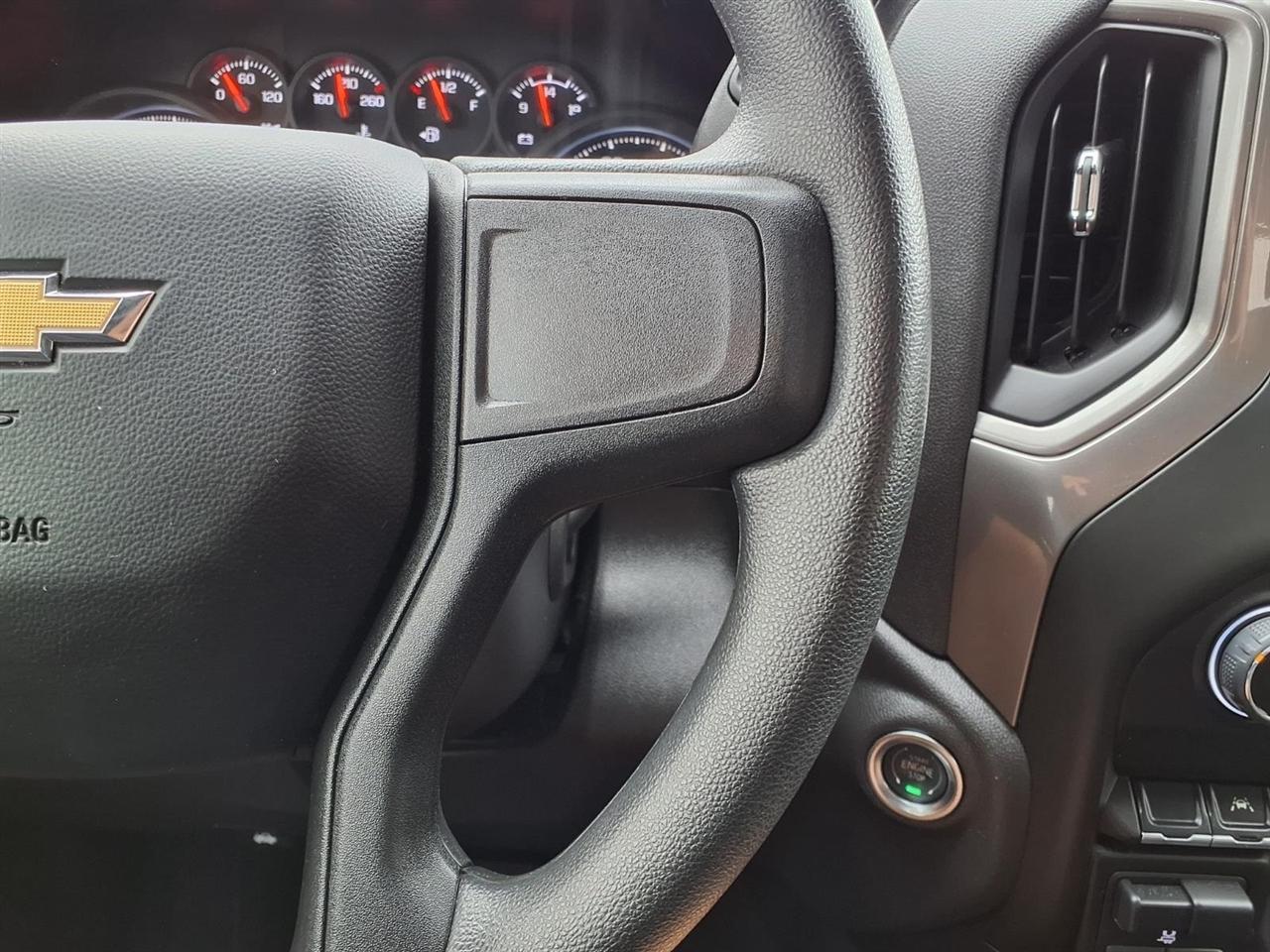 Chevrolet Silverado 1500 Custom Crew Cab 2WD 2025