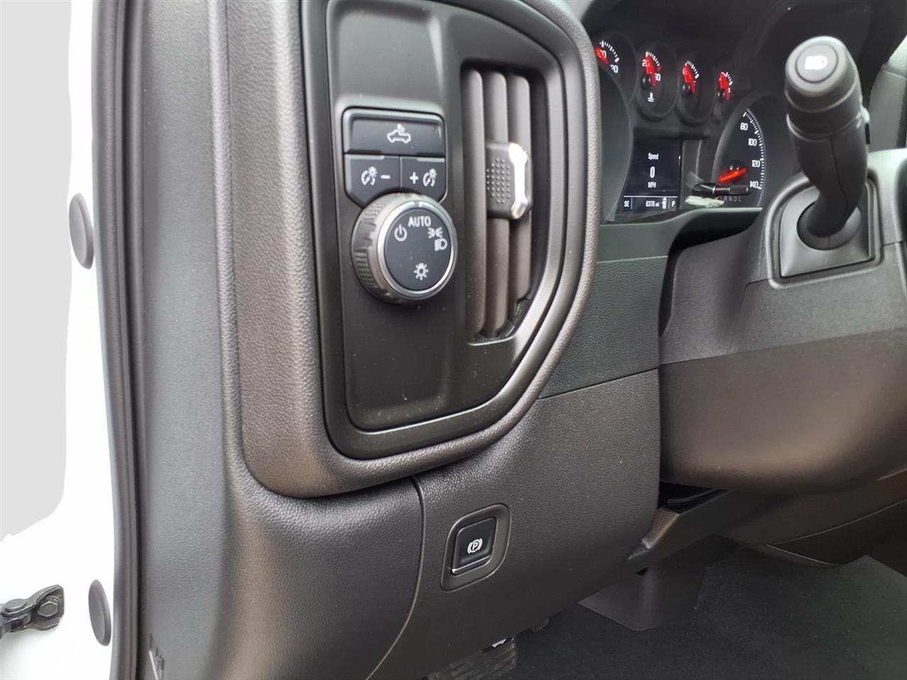 Chevrolet Silverado 1500 Custom Crew Cab 2WD 2025
