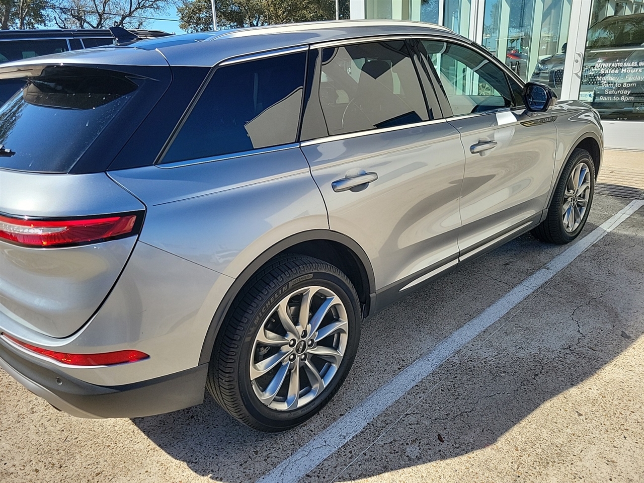 Lincoln Corsair Base 2021