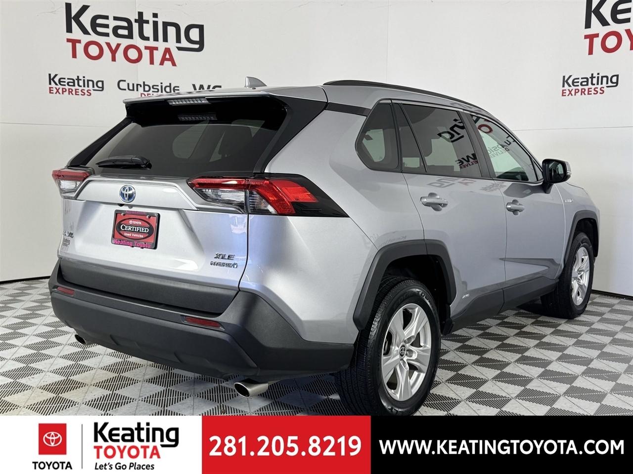 Toyota RAV4 Hybrid XLE 2021