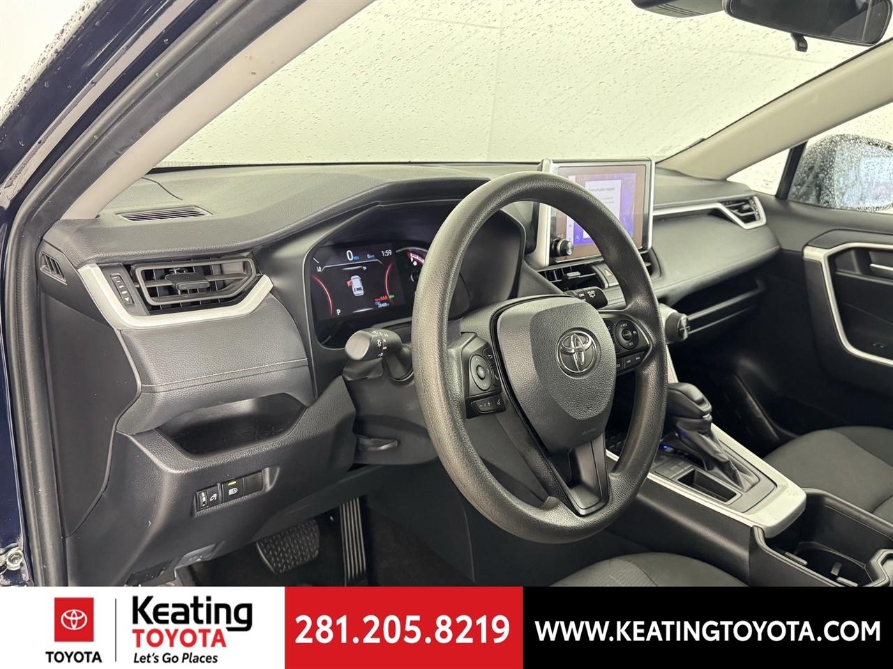 Toyota RAV4 XLE 2024