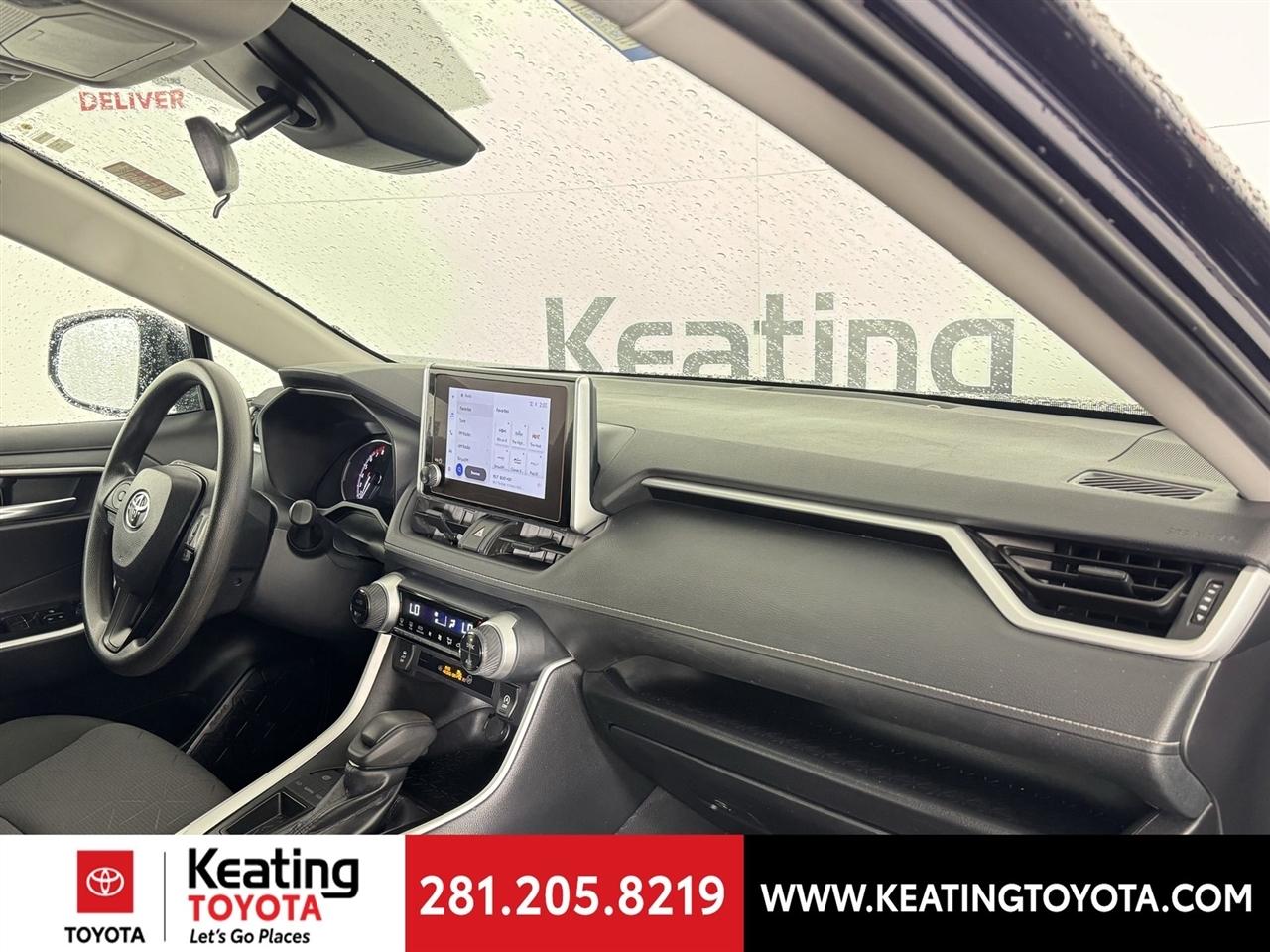 Toyota RAV4 XLE 2024